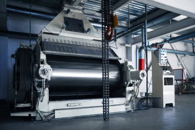 Farklı ekipmanlara sahip modern ambar, iç görünüm