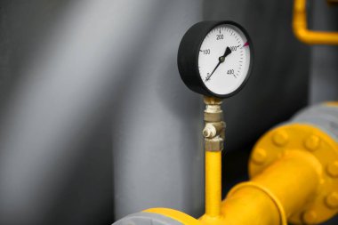 Modern tahıl ambarında basınç göstergesi, yakın çekim. Metin için boşluk