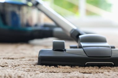 Bir elektrikli süpürge içeride, yakın plan.