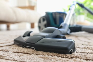 Bir elektrikli süpürge içeride, yakın plan.