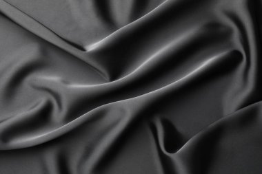 Arkaplan olarak buruşmuş siyah ipek kumaş, üst görünüm