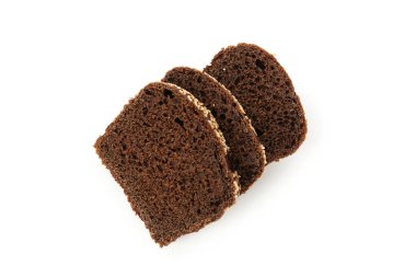 Çavdar ekmeği dilimleri beyaza izole edilmiş, üst manzara