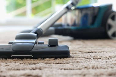 Bir elektrikli süpürge içeride, yakın plan.