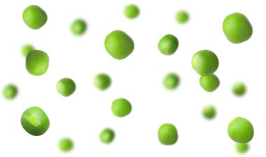 Beyaz arkaplana düşen taze yeşil bezelyeler