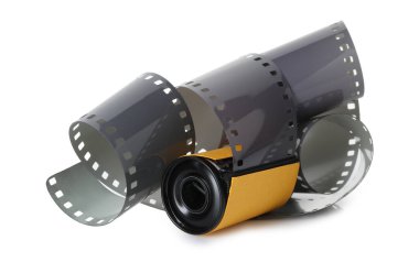 Beyaz üzerine izole edilmiş fotoğraf filmi rulosu