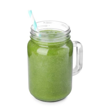 Süper yemek. Mason kavanozundaki leziz smoothie beyaza izole edilmiş.