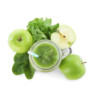 Süper yemek. Lezzetli smoothie ve malzemeler beyaz, üst görünümde izole