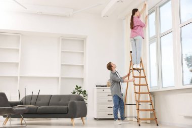 Çift odaya merdiven koyuyor.