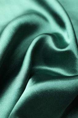 Arkaplan olarak buruşmuş yeşil ipek kumaş, yakın plan