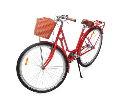 Beyaz arka planda sepeti olan bir bisiklet.