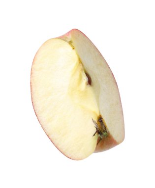 Taze elma parçası beyaza izole edilmiş.