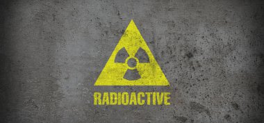 Gri taş zemin üzerinde sarı radyoaktif tabela, pankart tasarımı. Radyolojik kirlilik