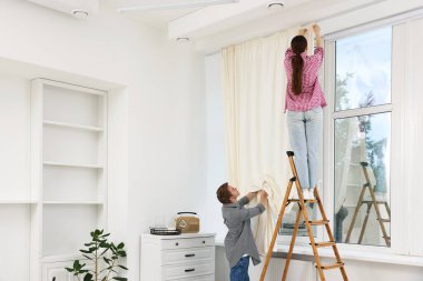 Çift odaya merdiven koyuyor.