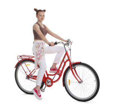 Beyaz arka planda bisiklet süren genç kız.