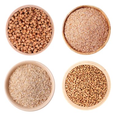 Karabuğday kepeği ve tahıllar beyaza izole edilmiş kaselerde, set. Üst görünüm