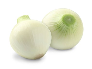 Taze soğan soğanları beyaza izole edilmiş.