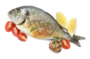 Baharatlı ve domatesli fırında Dorado balığı. Ev yapımı deniz ürünleri yemeği.