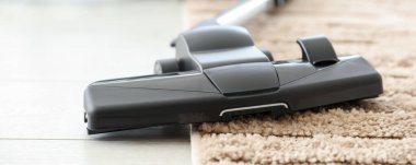 Bir elektrikli süpürge içeride, yakın plan.