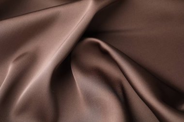 Arkaplan olarak buruşuk açık kahverengi ipek kumaş, yakın plan