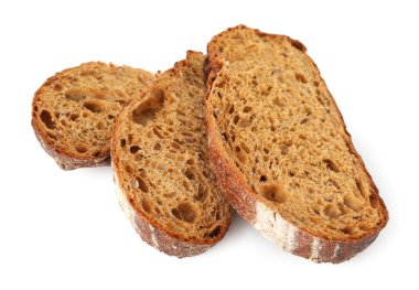 Beyaz üzerine izole edilmiş taze ekmek parçaları.