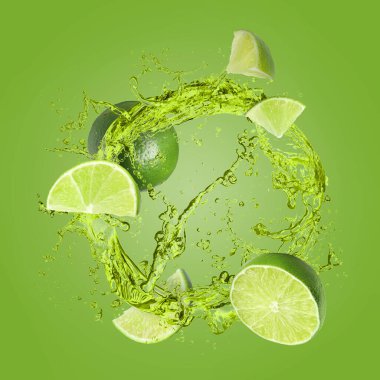 Taze sulu limonlar ve yeşil arka planda bir tutam içki.