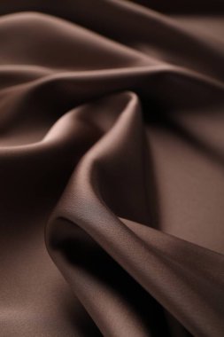 Arkaplan olarak buruşuk açık kahverengi ipek kumaş, yakın plan