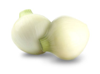 Taze soğan soğanları beyaza izole edilmiş.