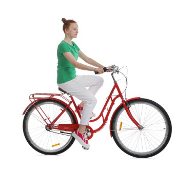 Beyaz arka planda bisiklet süren genç kız.