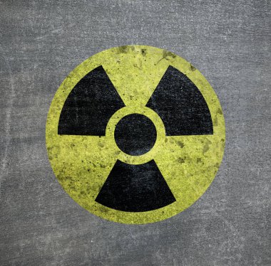 Gri desenli yüzeyde radyoaktif işaret var. Radyolojik kirlilik