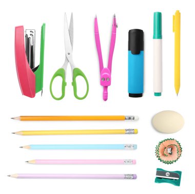 Kalemler, tıraş kağıtları ve beyaza izole edilmiş diğer kağıtlar, set. Üst görünüm