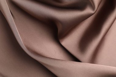 Arkaplan olarak buruşuk açık kahverengi ipek kumaş, yakın plan
