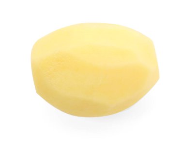 Bir soyulmuş çiğ patates, beyaz üzerine izole edilmiş.