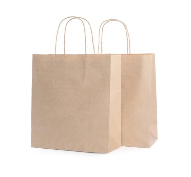 Beyaz üzerine izole edilmiş iki kese kağıdı.