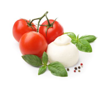 Lezzetli mozzarella peynirli top, domates, fesleğen ve biberli mısır.