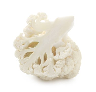 Bir parça taze karnabahar çiçeği beyaza izole edilmiş.