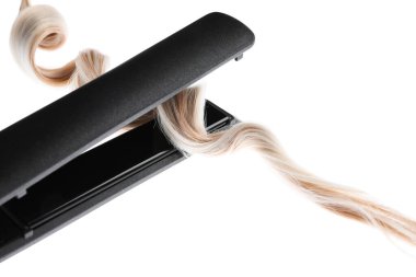 Sarışın saç teli beyaz üzerine izole edilmiş daha düz.