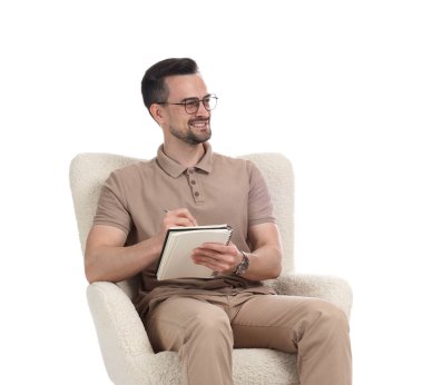 Beyaz arka planda dizüstü bilgisayarı olan profesyonel bir psikolog.