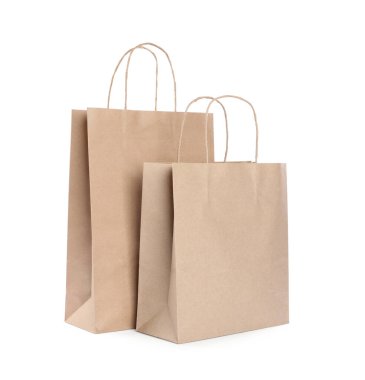 Beyaz üzerine izole edilmiş iki kese kağıdı.