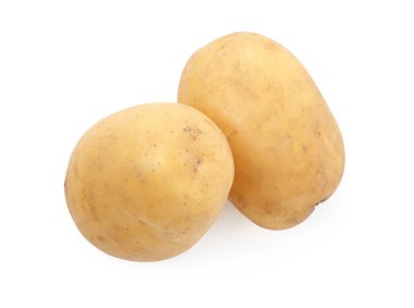 Taze çiğ patatesler beyaza izole edilmiş, üst manzara.