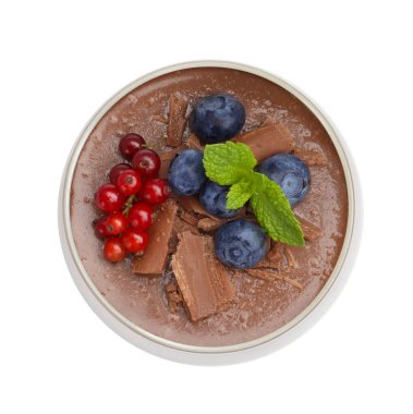 Çikolatalı, böğürtlenli ve nane aromalı nefis panna cotta.