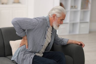 Komuta sizde evde sırt ağrısı muzdarip