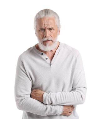 Beyaz arka planda karın ağrısı çeken son sınıf öğrencisi.