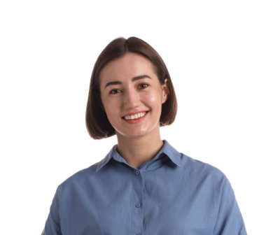 Beyaz arka planda üniformalı gülümseyen hostes portresi