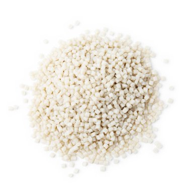 Beyaz plastik granül yığını beyaz, üst görünümde izole