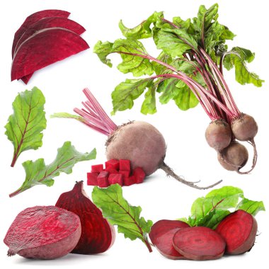 Taze pancarlar ve yeşil yapraklar beyaz üzerine izole edilmiş.