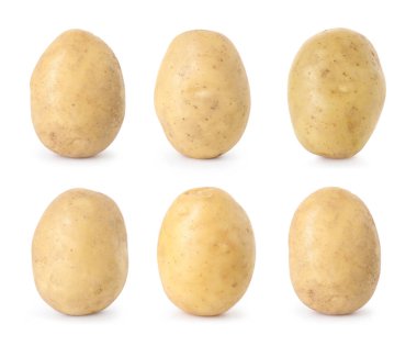 Beyazlar üzerinde taze çiğ patates.