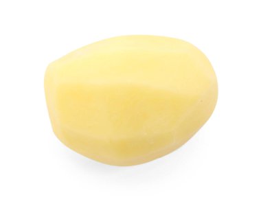 Bir soyulmuş çiğ patates, beyaz üzerine izole edilmiş.