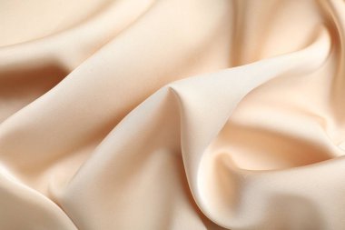 Arkaplan olarak buruşuk bej ipek kumaş, üst görünüm