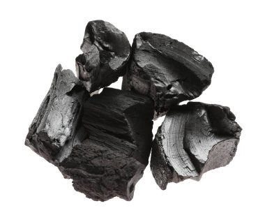 Siyah kömür parçaları beyaza izole edilmiş, üst manzara