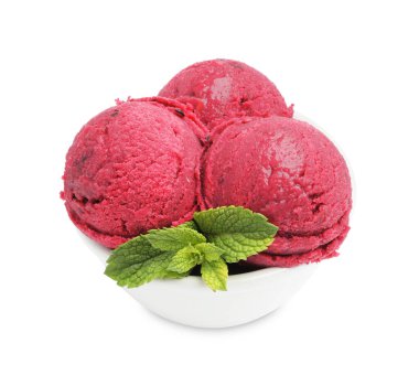 Beyaza izole edilmiş naneli şerbet.